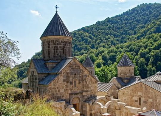 Wie man eine Aufenthaltsgenehmigung und die Staatsbürgerschaft in Armenien erhält: Dokumente, Aufenthaltsdauer, Sicherheit im Land